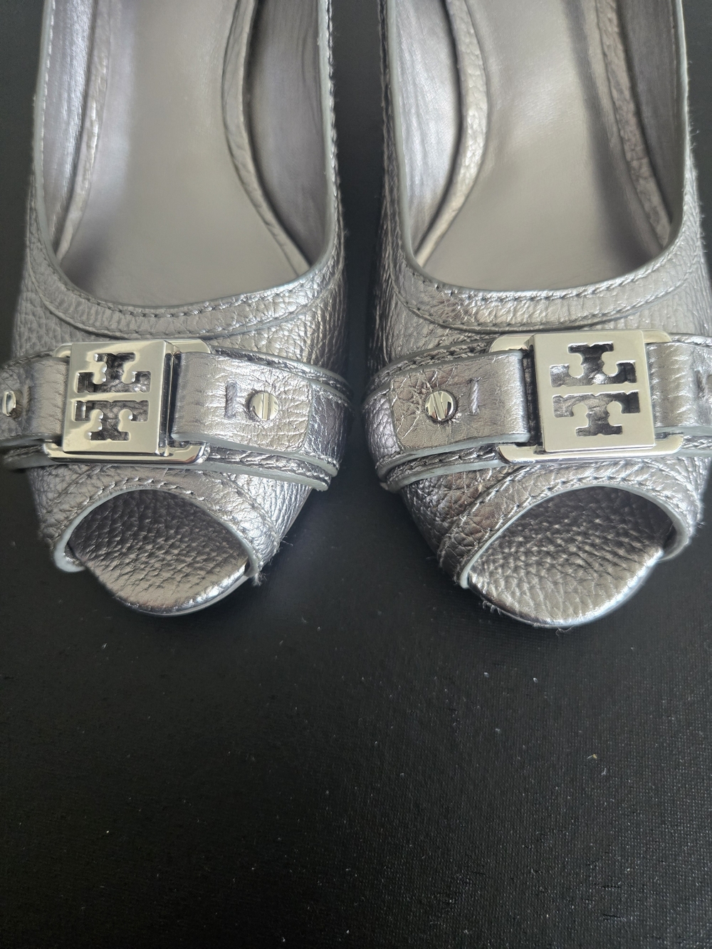 Tory Burch Silver Metallic Leather Peep Toe Wedges Size 7 - Picture 8 of 10